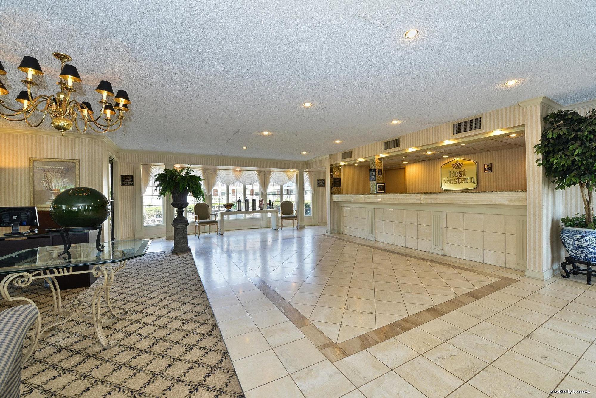 Days Inn & Suites By Wyndham Roseville/Detroit Area Exterior foto