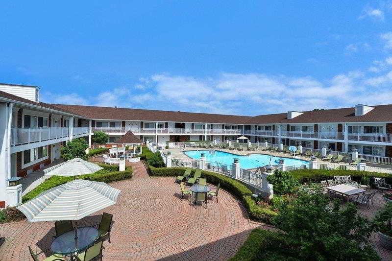 Days Inn & Suites By Wyndham Roseville/Detroit Area Exterior foto