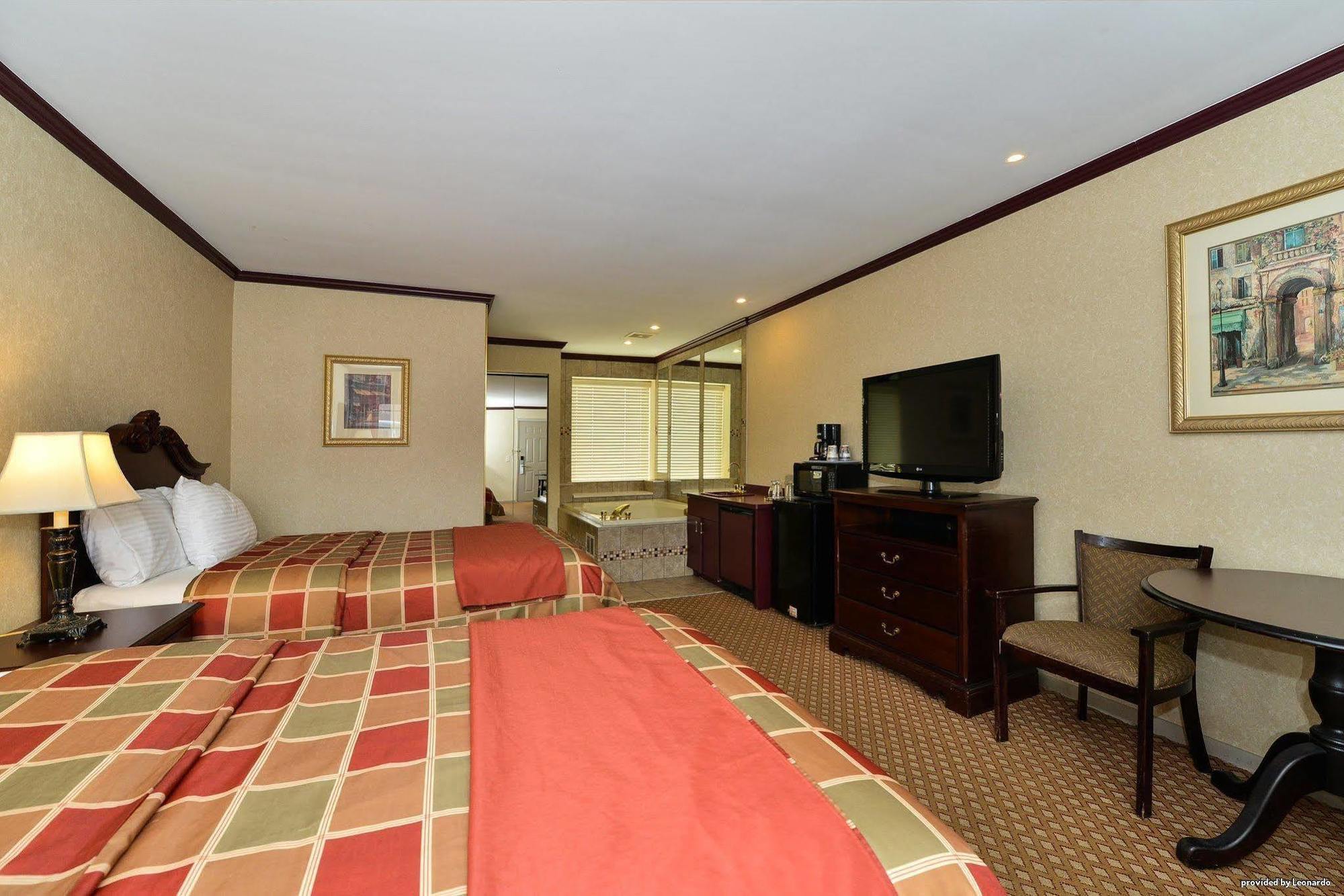 Days Inn & Suites By Wyndham Roseville/Detroit Area Exterior foto
