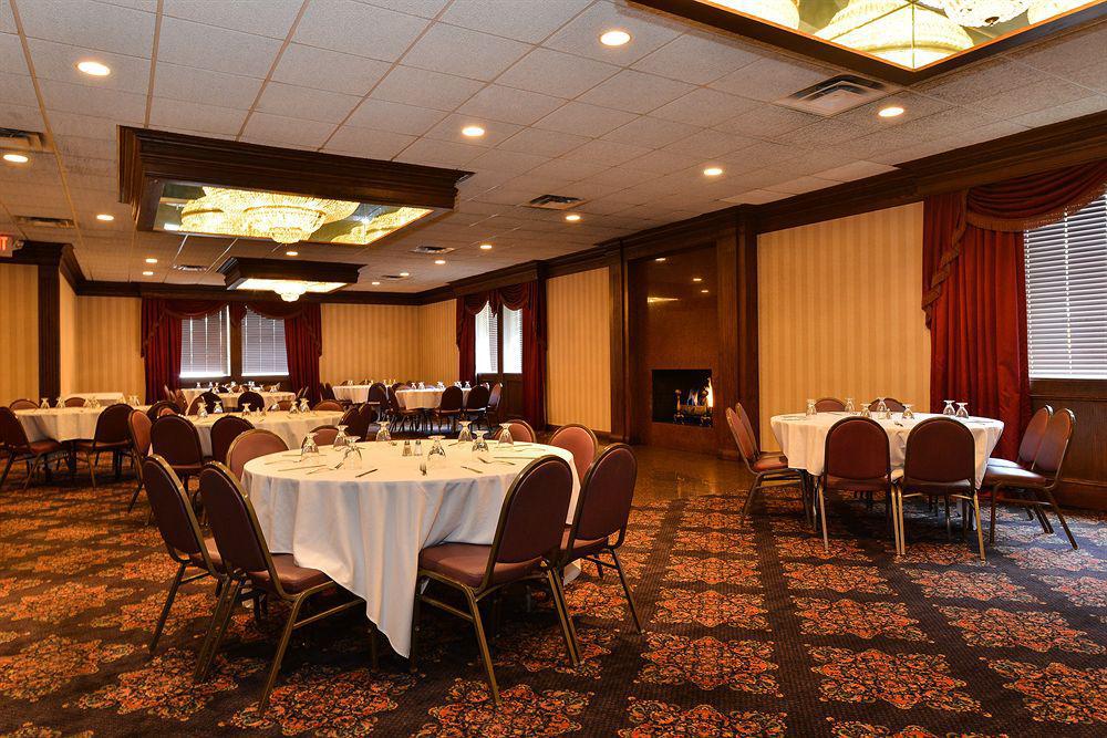 Days Inn & Suites By Wyndham Roseville/Detroit Area Exterior foto