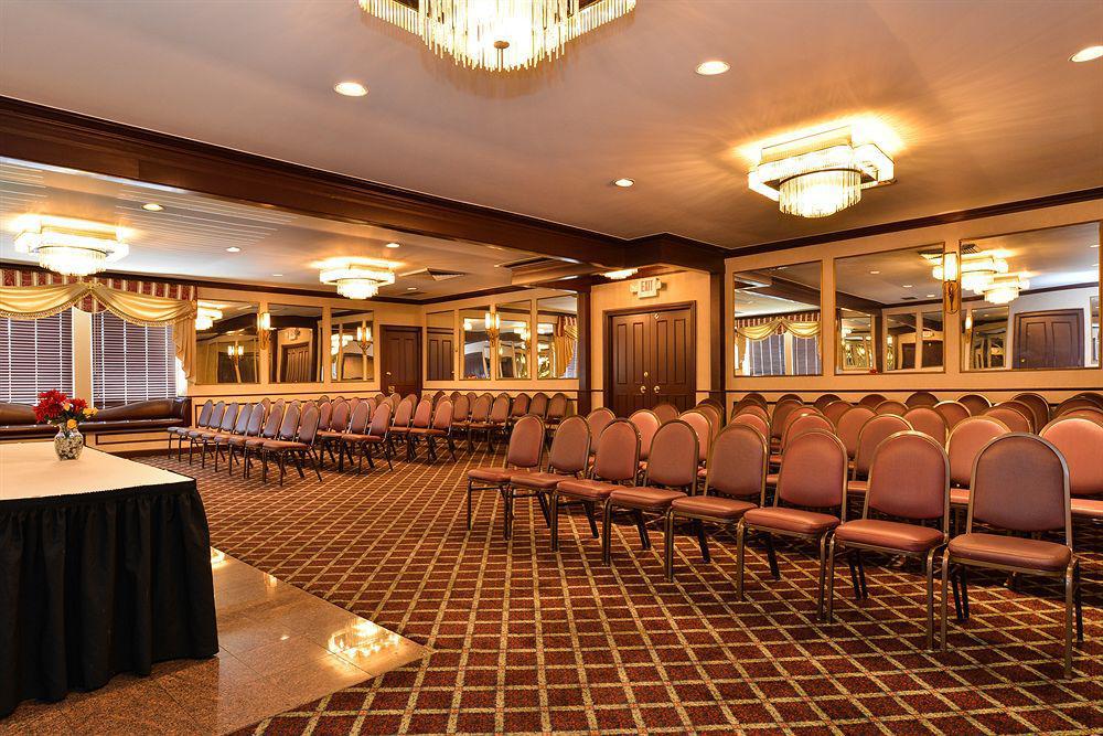 Days Inn & Suites By Wyndham Roseville/Detroit Area Exterior foto