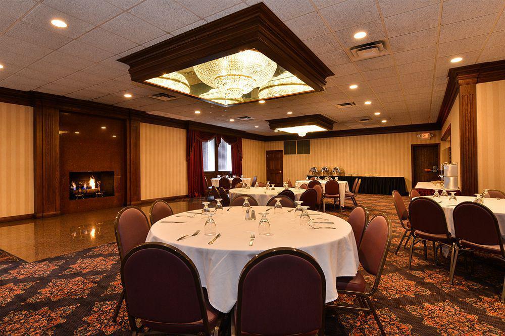 Days Inn & Suites By Wyndham Roseville/Detroit Area Exterior foto